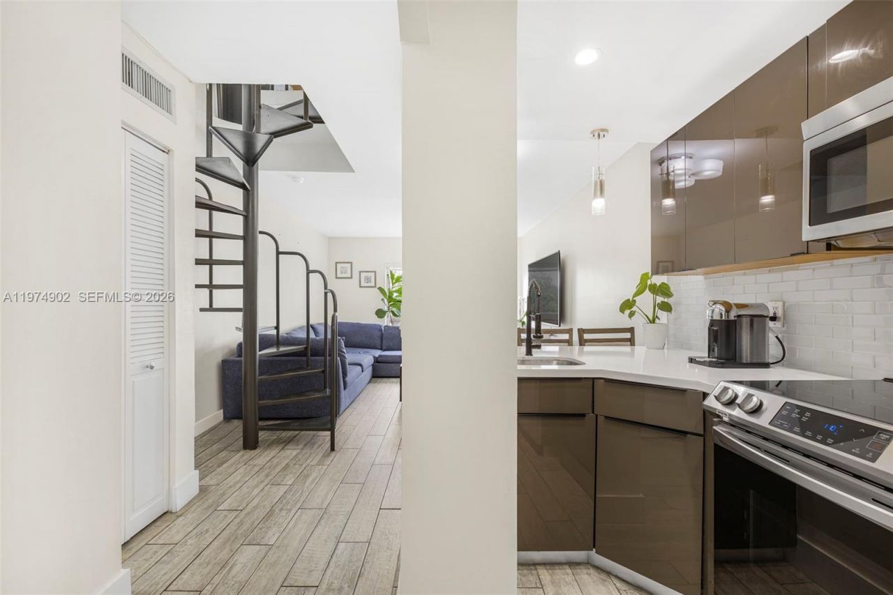 7801 NE 4th Ct, Unit 304, Miami, FL 33138 Photo