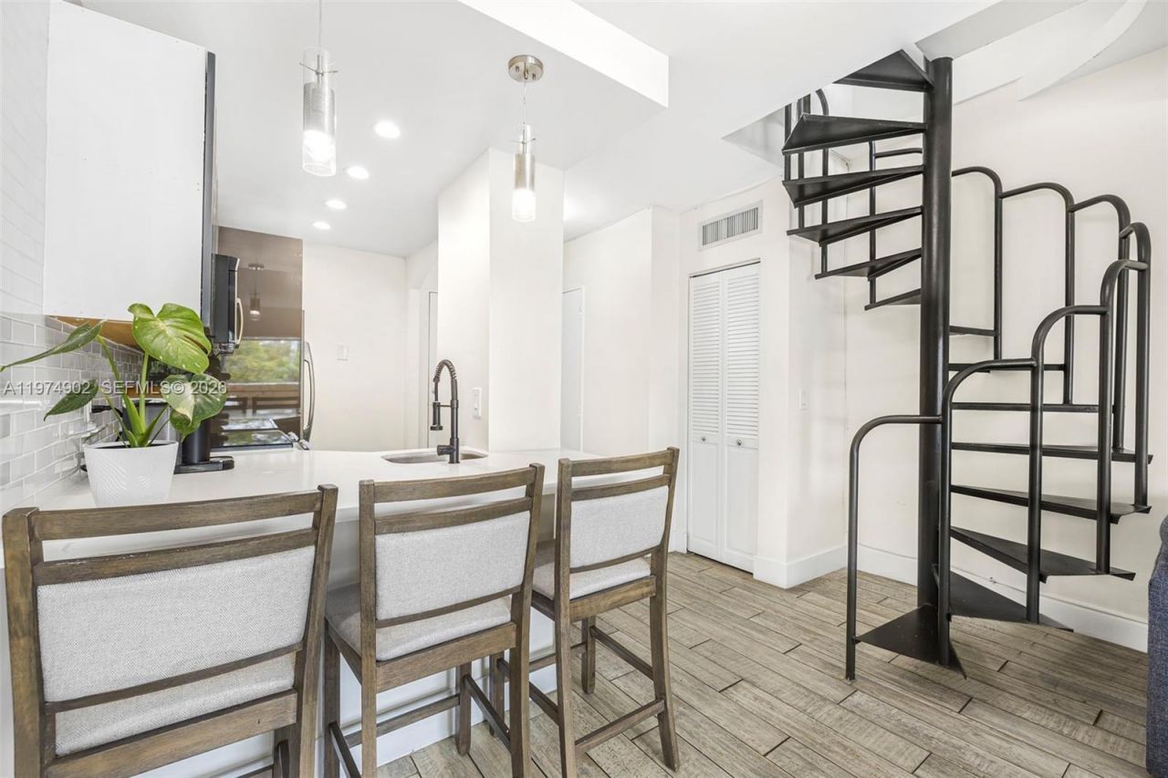 7801 NE 4th Ct, Unit 304, Miami, FL 33138 Photo