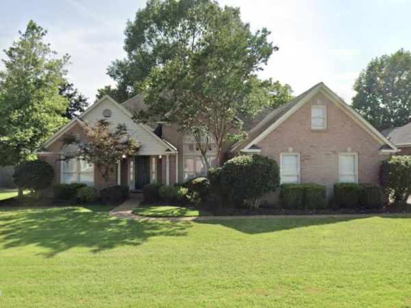 282 Chapel Creek Drive , Jackson, TN 38305