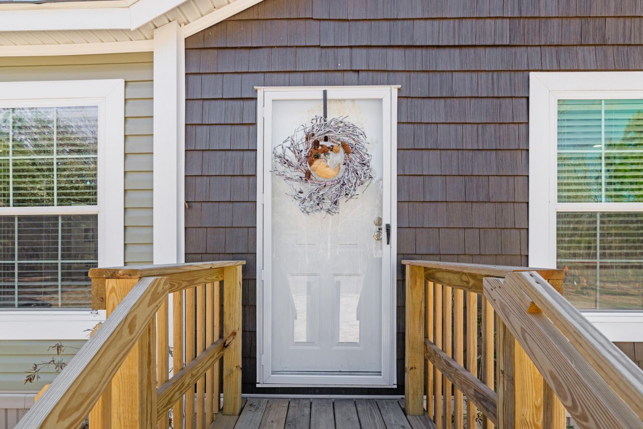 371 Rhode Drive Photo 16