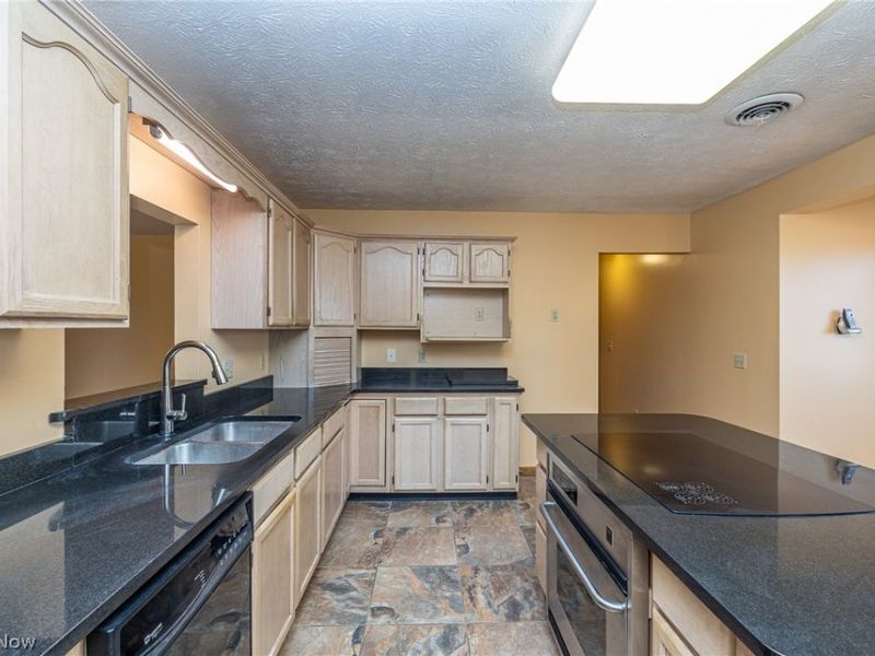 1260 Meadowview Lane , Amherst, OH 44001 Photo 14