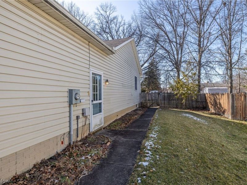 1260 Meadowview Lane , Amherst, OH 44001 Photo 3