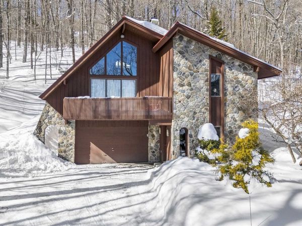 11 Roundtree Road, Winhall, VT 05340