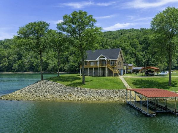 600 River rd, Clifton, TN 38425