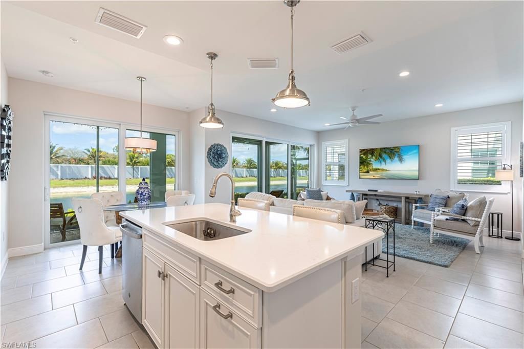 2561 Seychelles Dr, Unit 304, Naples, FL 34112 Photo
