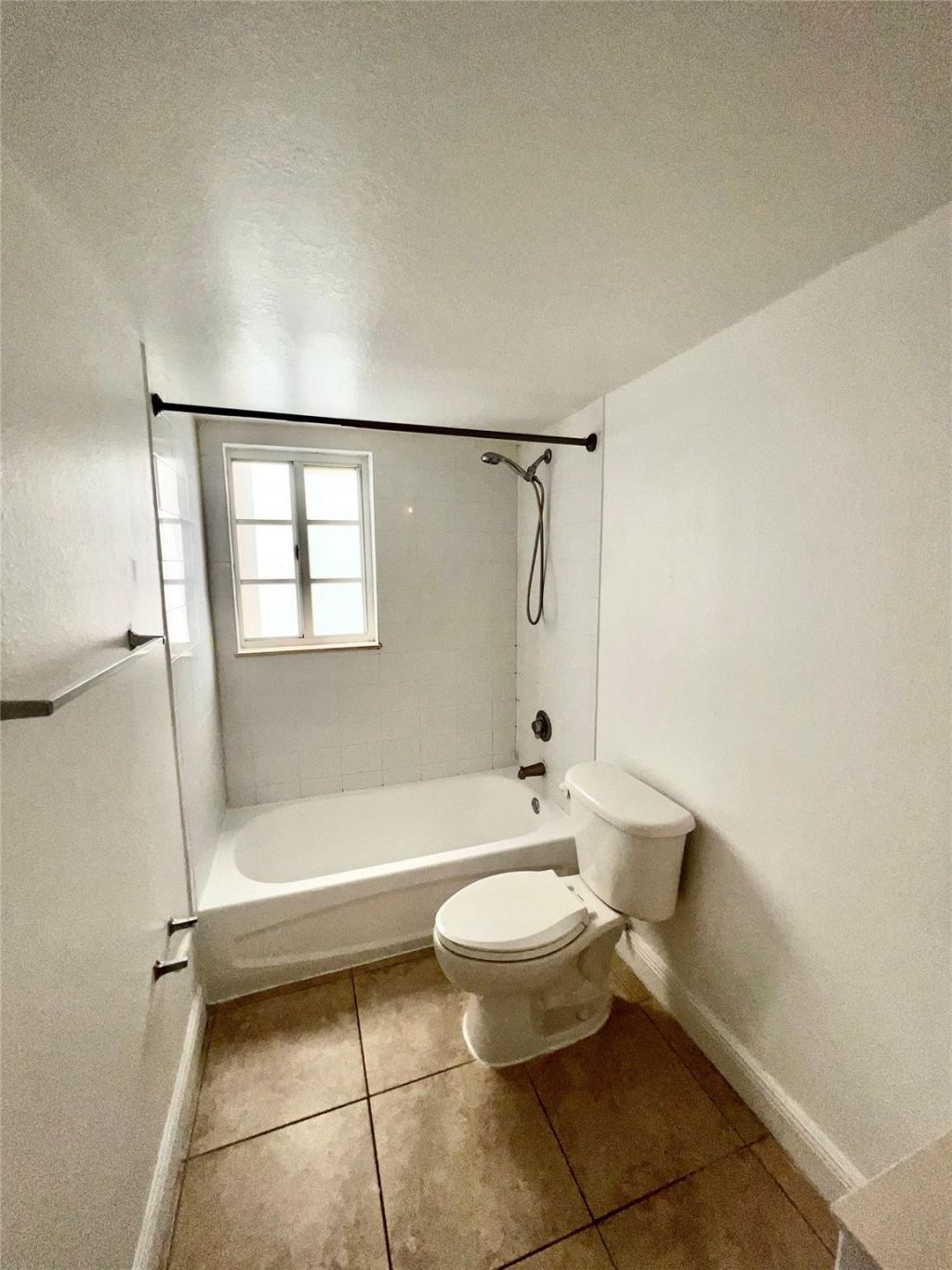 5221 Geneva Way, Unit 208, Doral, FL 33166 Photo