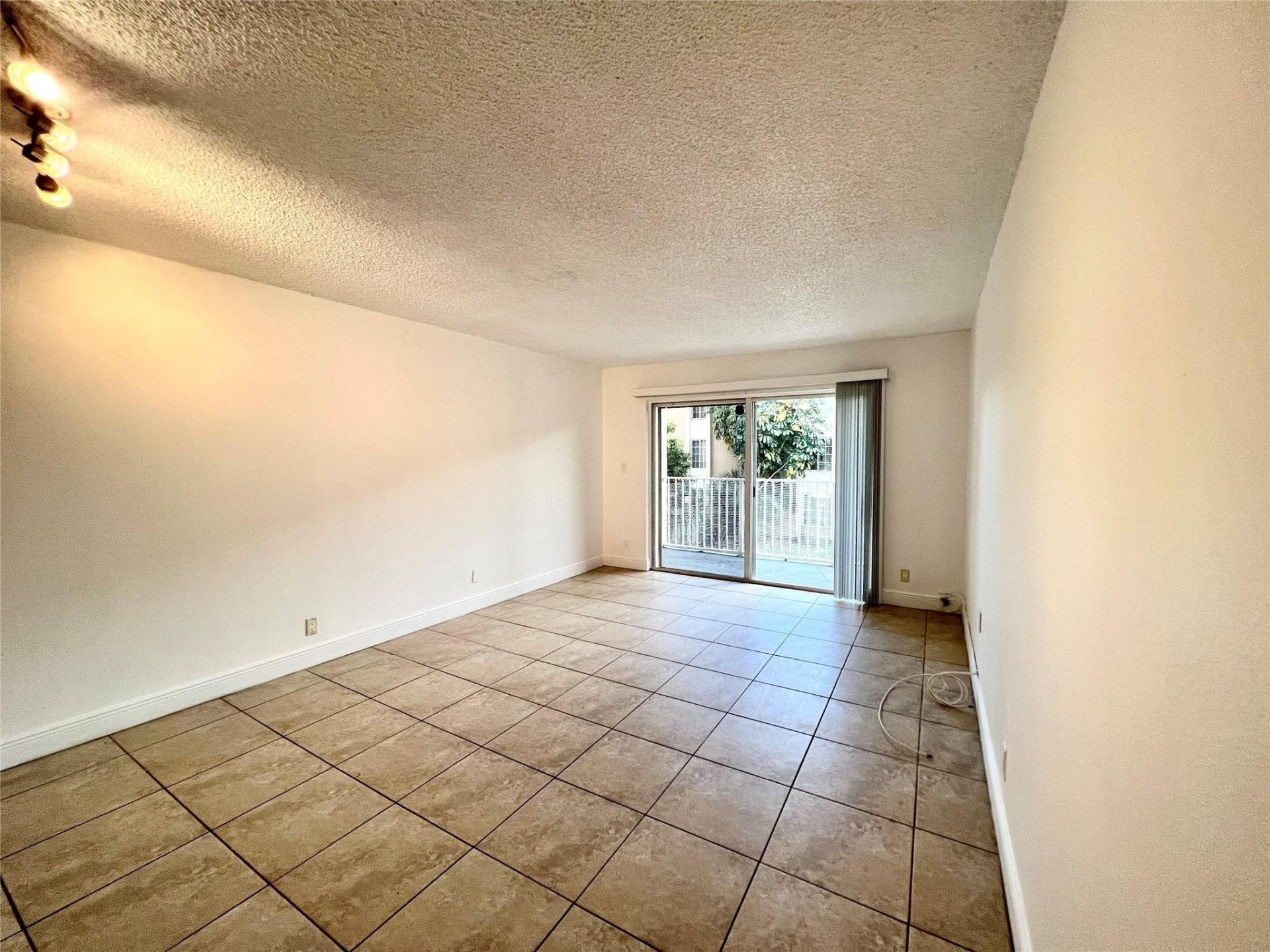 5221 Geneva Way, Unit 208, Doral, FL 33166 Photo