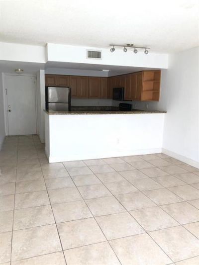 5221 Geneva Way, Unit 208, Doral, FL 33166 Photo