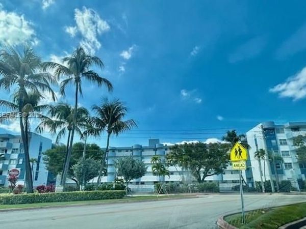 7900 Tatum Waterway Dr , Unit 214, Miami Beach, FL 33141