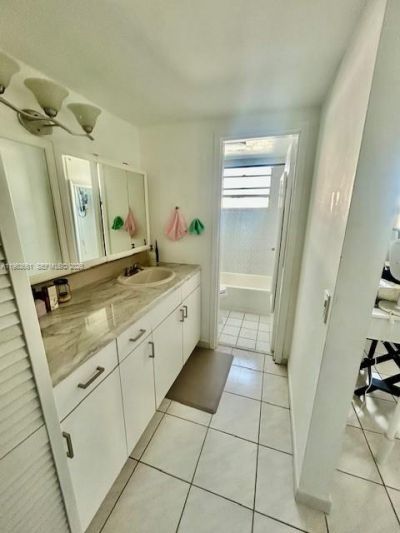 7900 Tatum Waterway Dr , Unit 214, Miami Beach, FL 33141 Photo