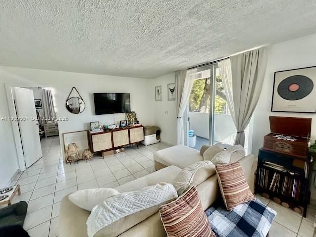 7900 Tatum Waterway Dr , Unit 214, Miami Beach, FL 33141 Photo