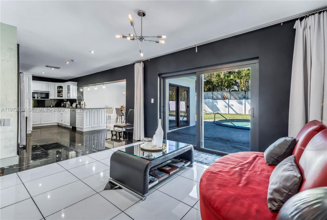 20220 Highland Lakes Blvd, Miami, FL 33179 Photo