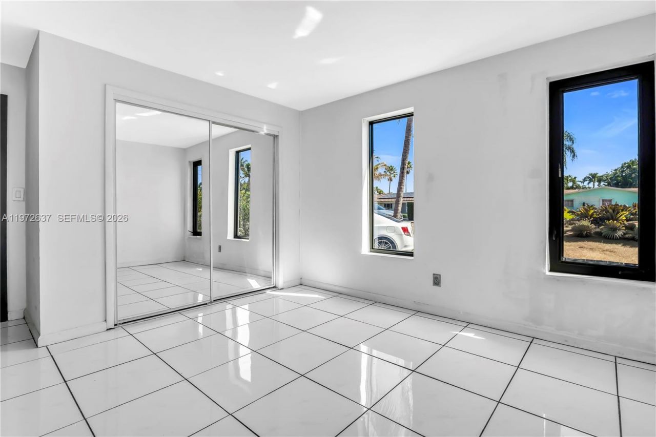 20220 Highland Lakes Blvd, Miami, FL 33179 Photo