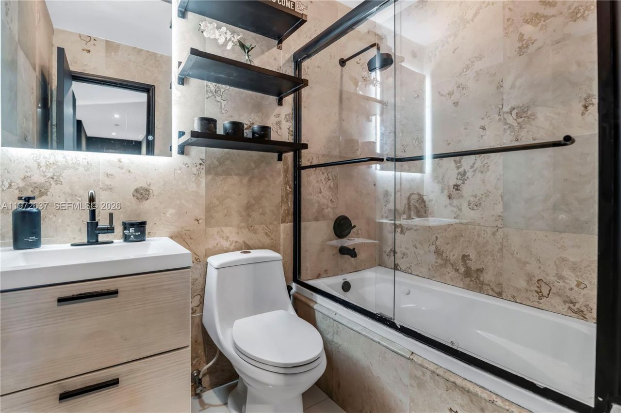 20220 Highland Lakes Blvd, Miami, FL 33179 Photo