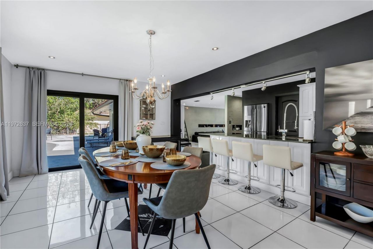 20220 Highland Lakes Blvd, Miami, FL 33179 Photo