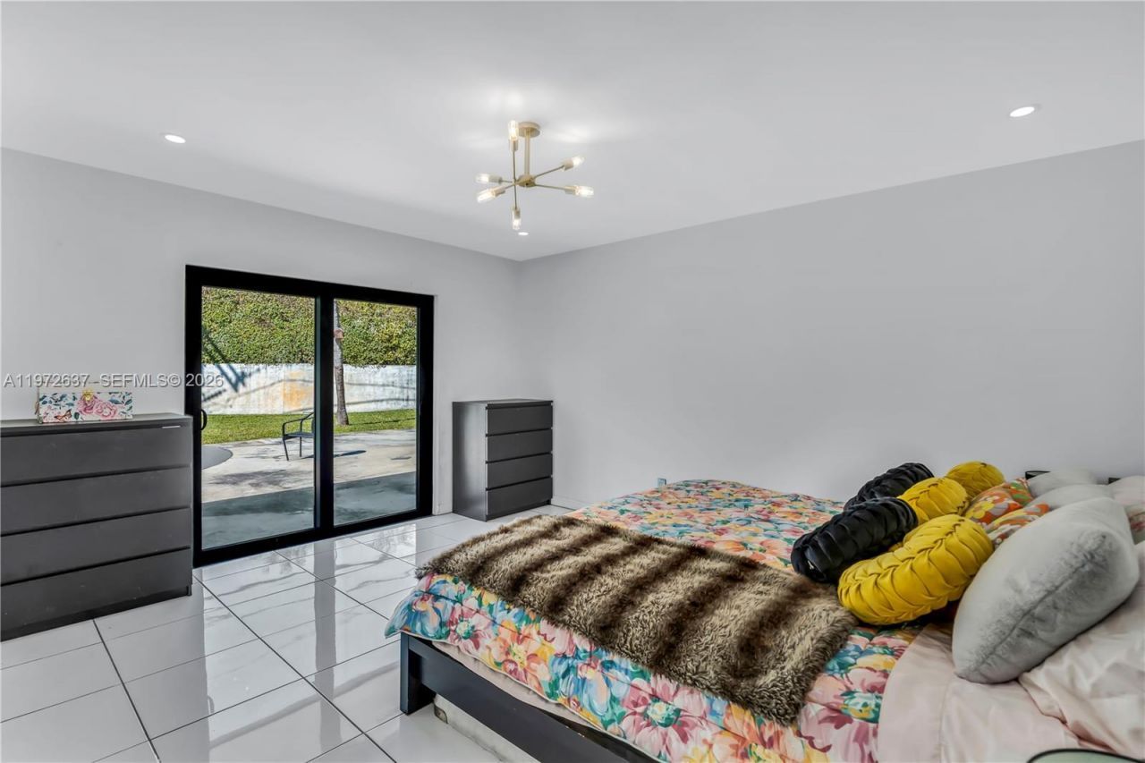 20220 Highland Lakes Blvd, Miami, FL 33179 Photo