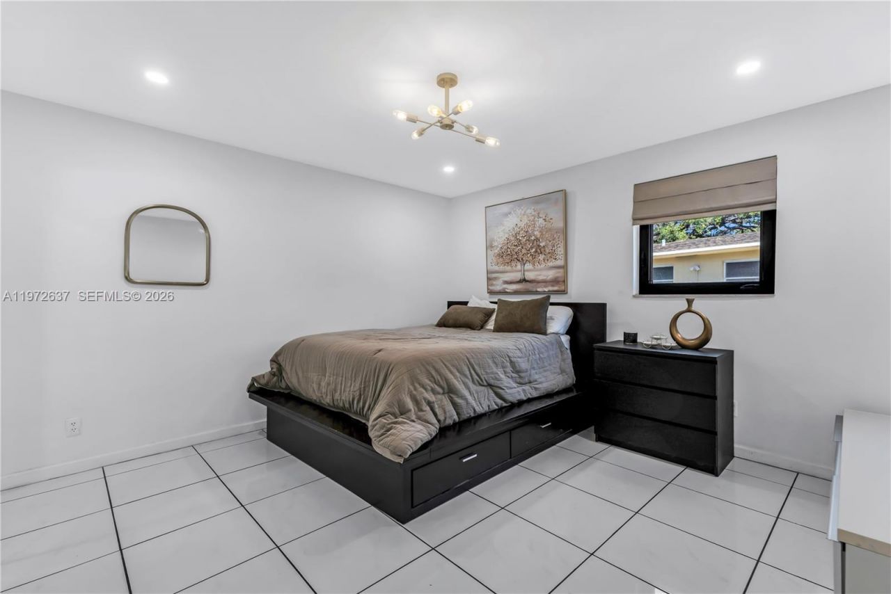 20220 Highland Lakes Blvd, Miami, FL 33179 Photo