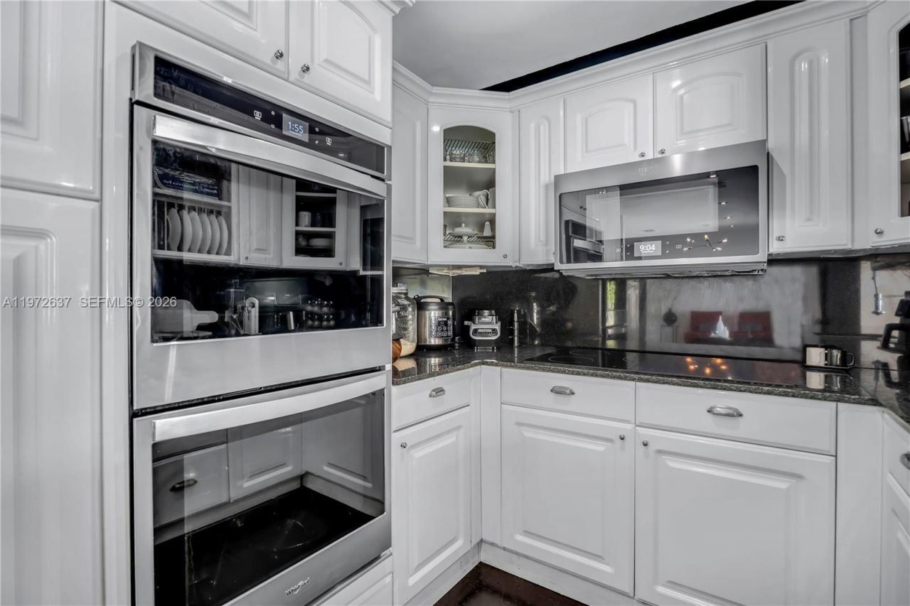 20220 Highland Lakes Blvd, Miami, FL 33179 Photo