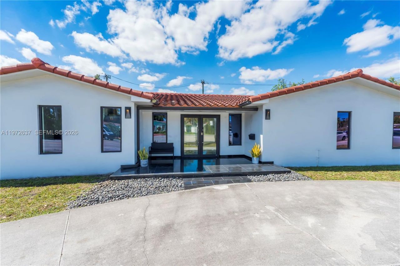 20220 Highland Lakes Blvd, Miami, FL 33179 Photo