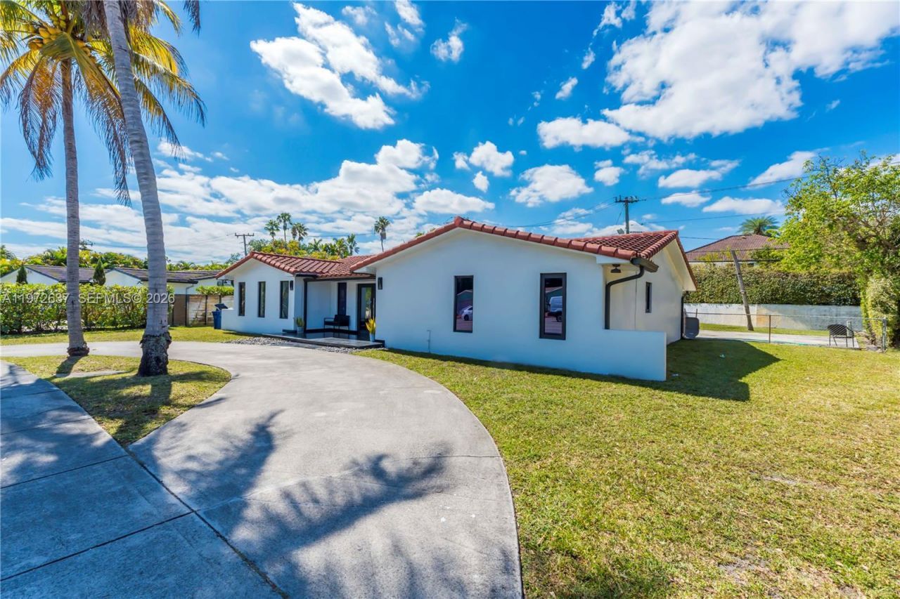 20220 Highland Lakes Blvd, Miami, FL 33179 Photo