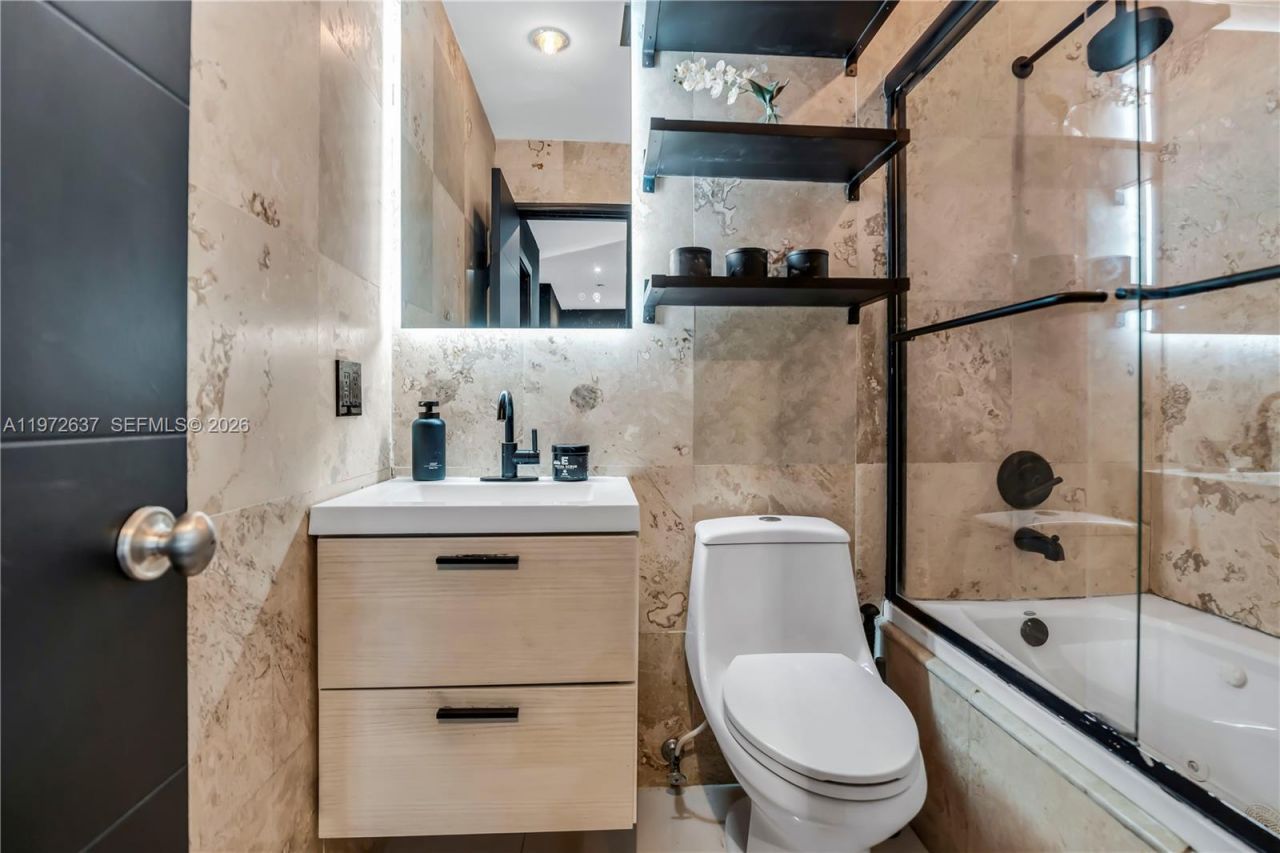 20220 Highland Lakes Blvd, Miami, FL 33179 Photo