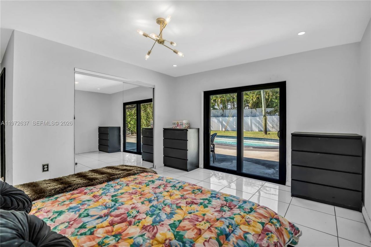 20220 Highland Lakes Blvd, Miami, FL 33179 Photo