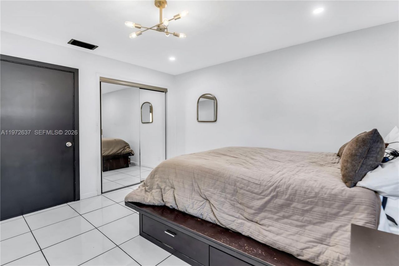 20220 Highland Lakes Blvd, Miami, FL 33179 Photo