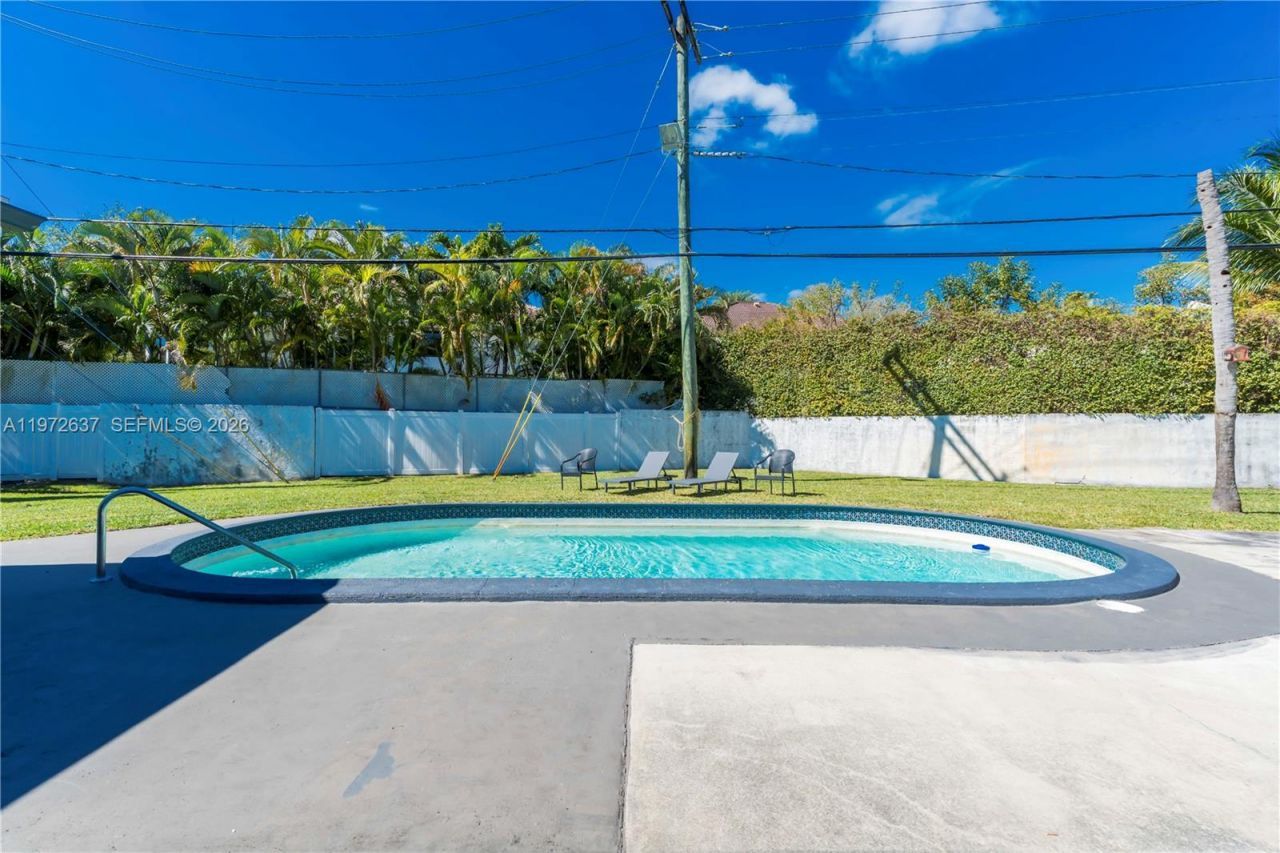 20220 Highland Lakes Blvd, Miami, FL 33179 Photo