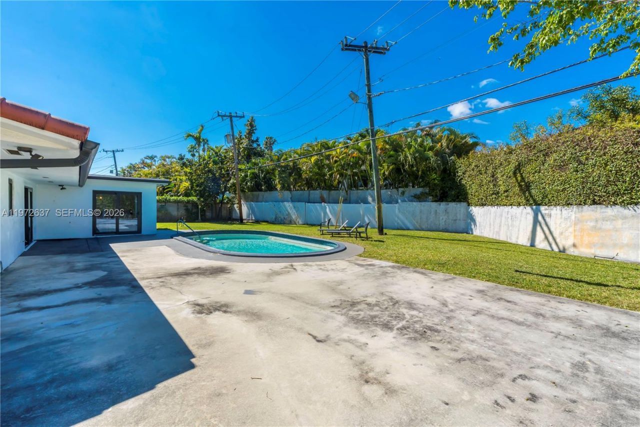 20220 Highland Lakes Blvd, Miami, FL 33179 Photo