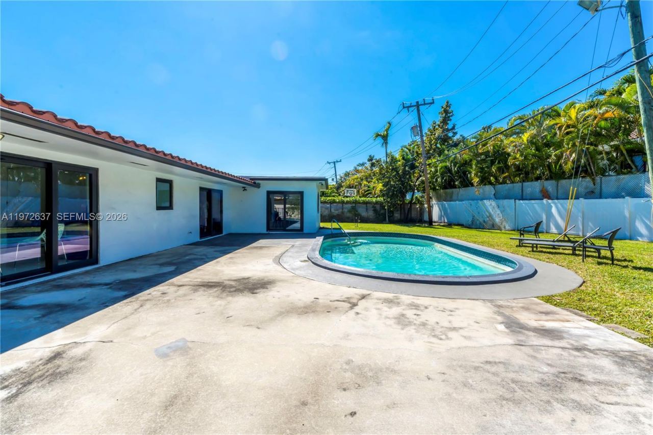 20220 Highland Lakes Blvd, Miami, FL 33179 Photo