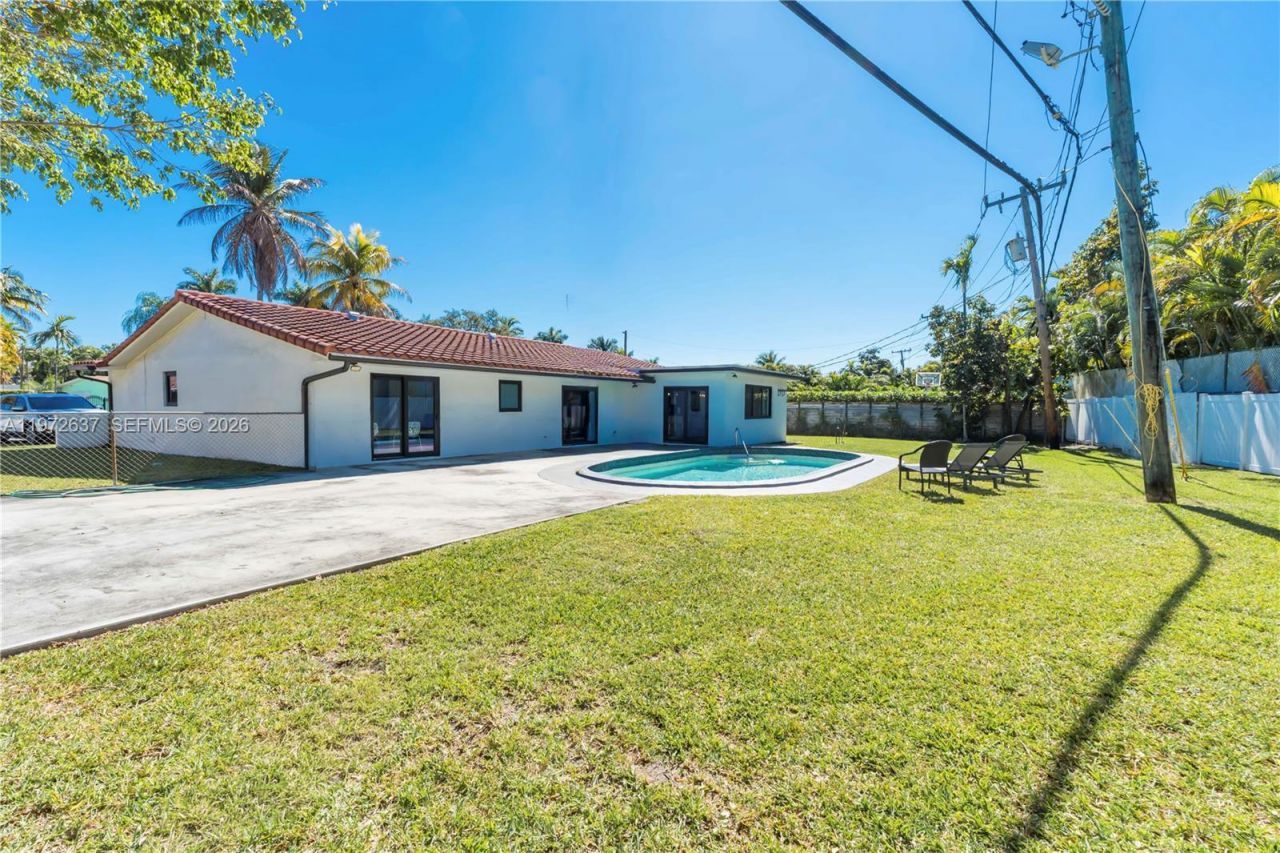 20220 Highland Lakes Blvd, Miami, FL 33179 Photo