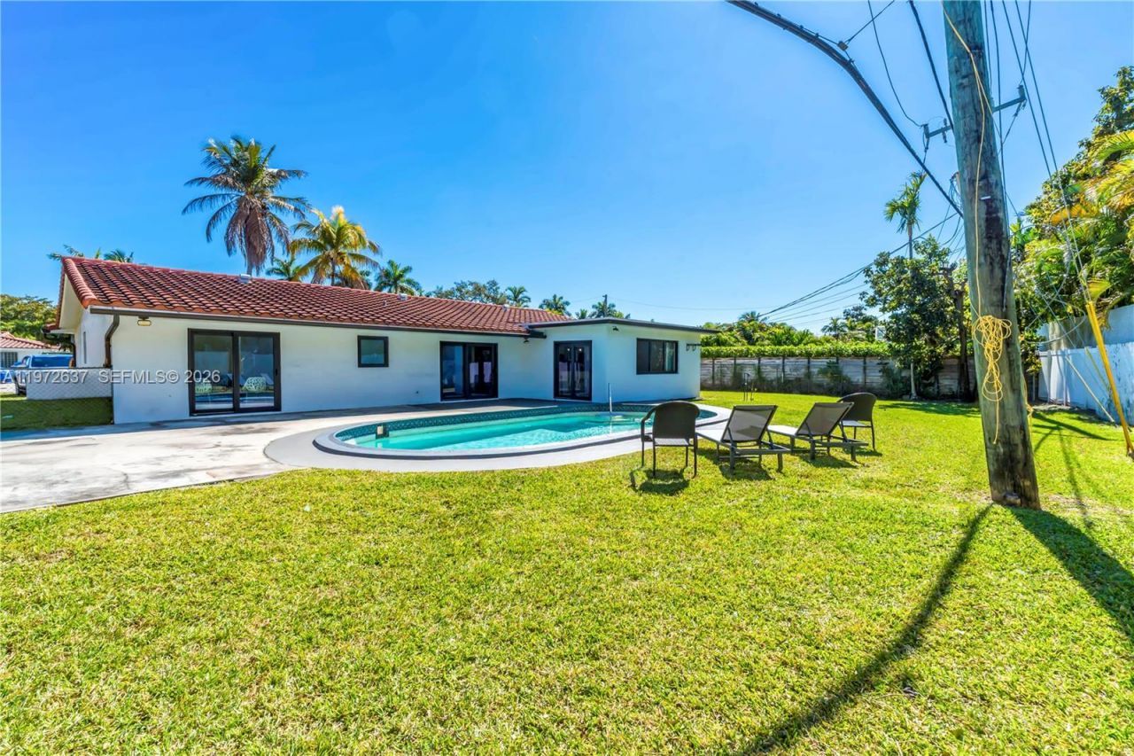 20220 Highland Lakes Blvd, Miami, FL 33179 Photo