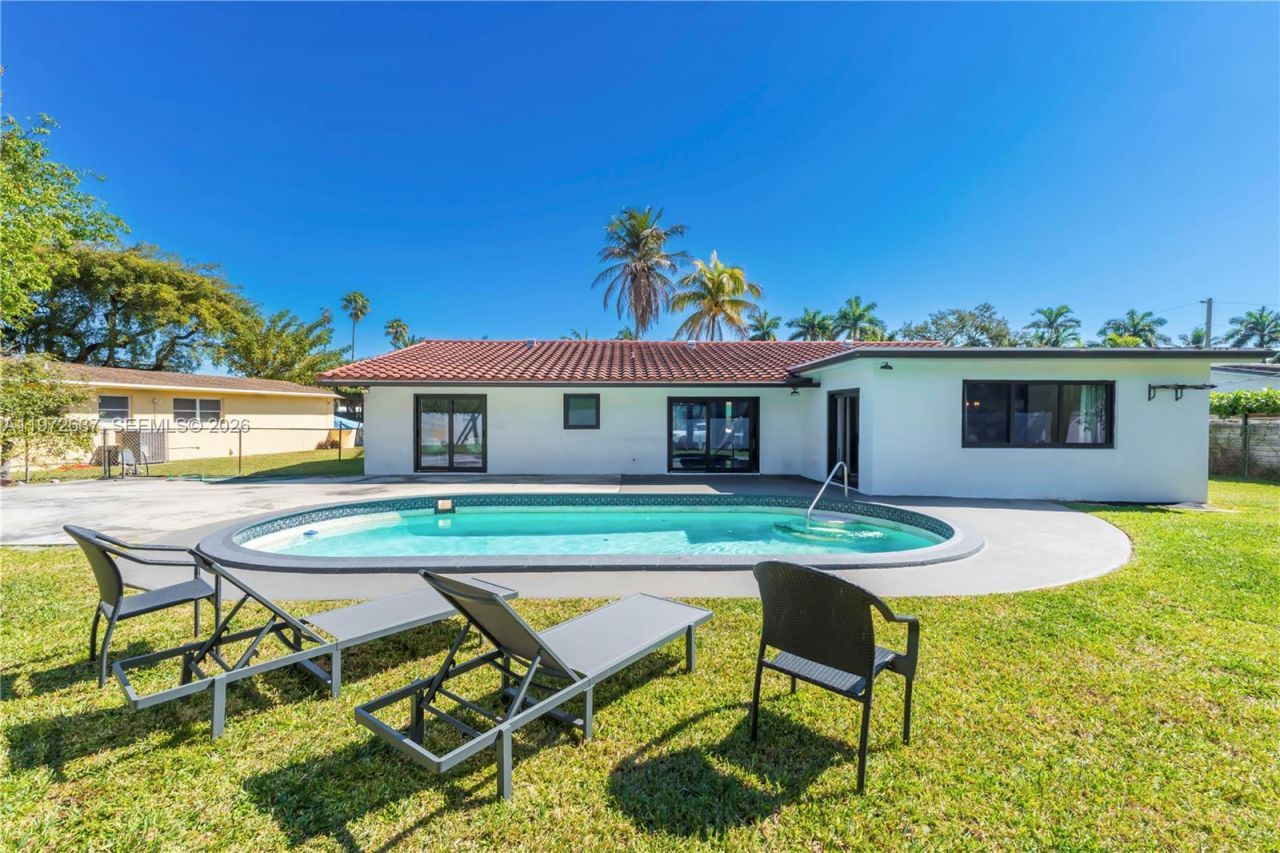 20220 Highland Lakes Blvd, Miami, FL 33179 Photo