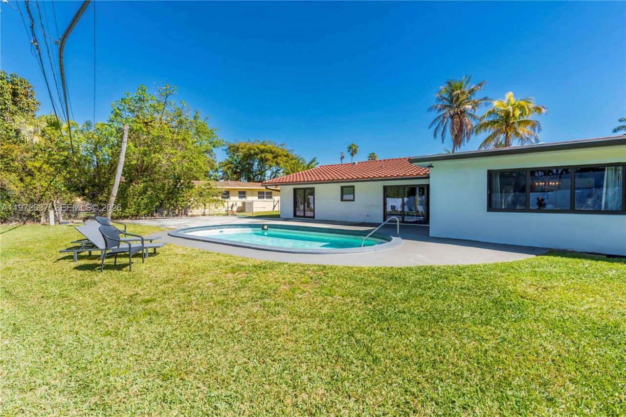 20220 Highland Lakes Blvd, Miami, FL 33179 Photo