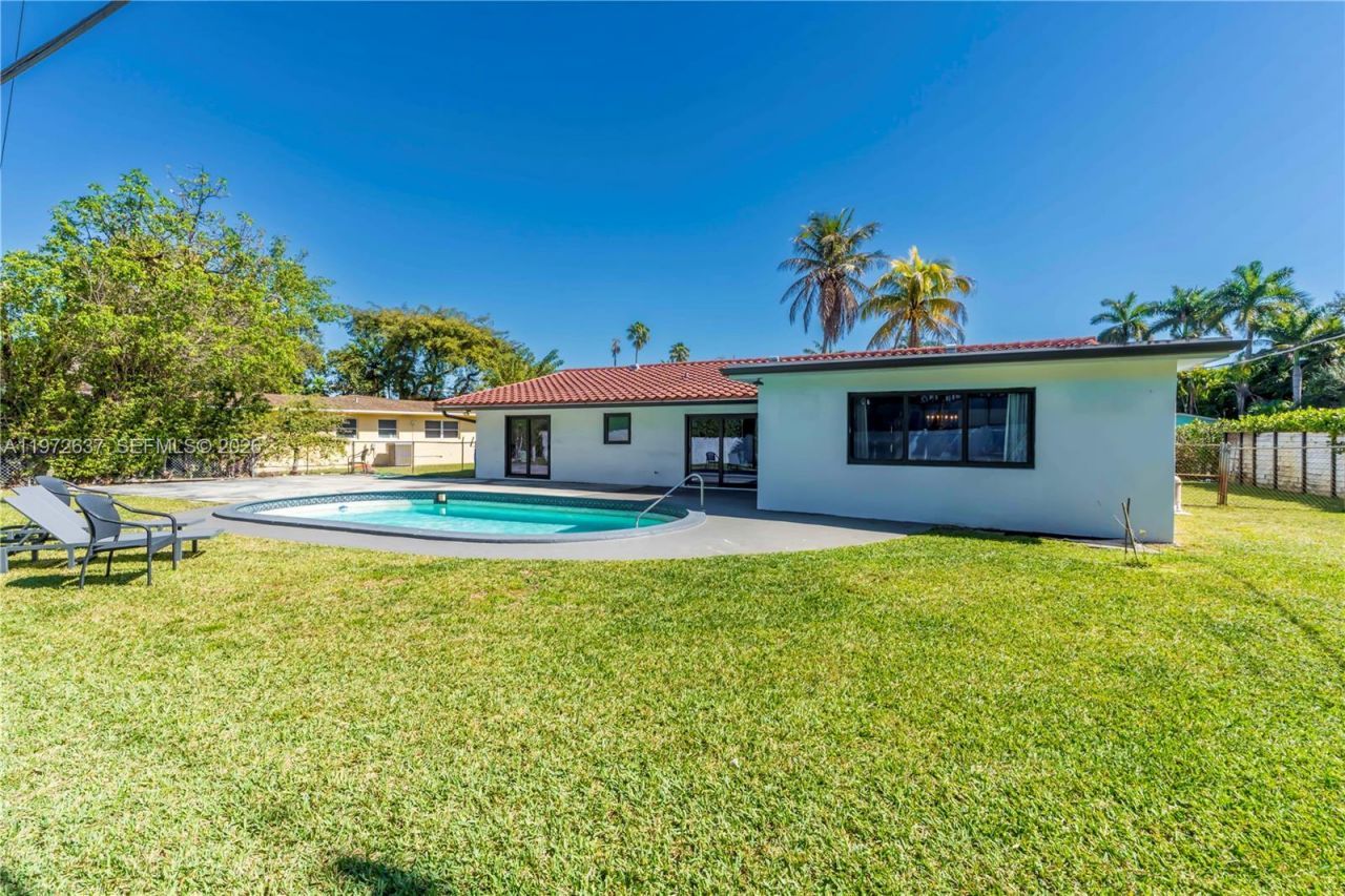 20220 Highland Lakes Blvd, Miami, FL 33179 Photo