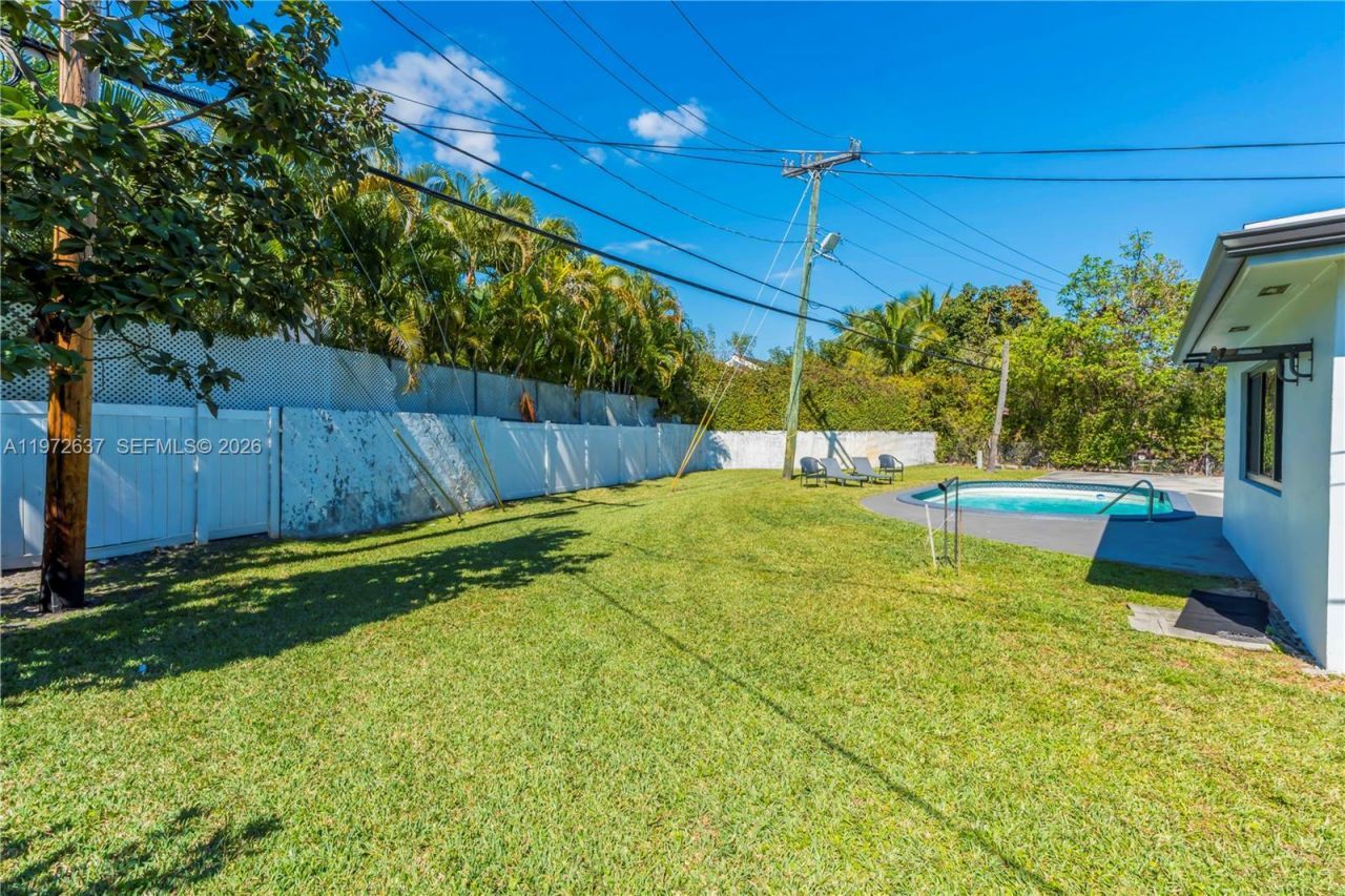 20220 Highland Lakes Blvd, Miami, FL 33179 Photo