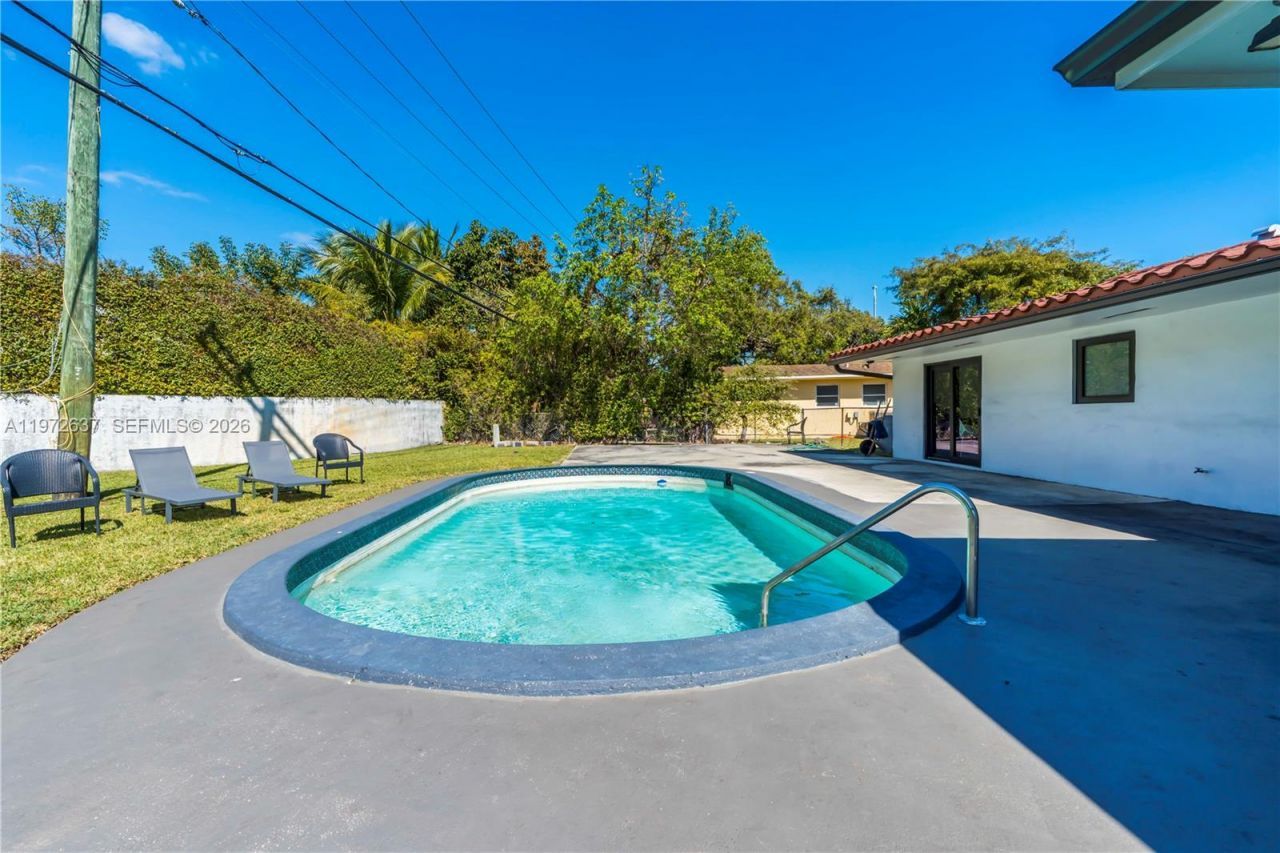 20220 Highland Lakes Blvd, Miami, FL 33179 Photo