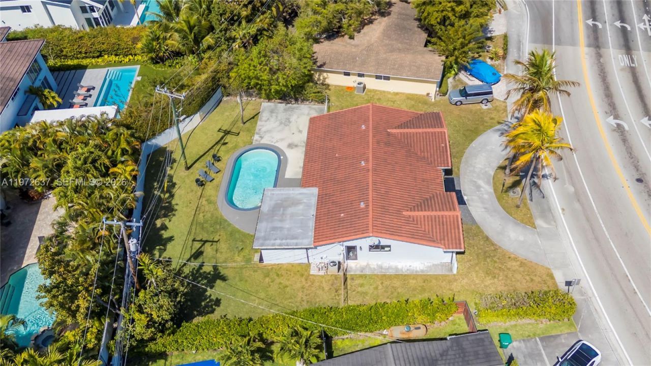 20220 Highland Lakes Blvd, Miami, FL 33179 Photo