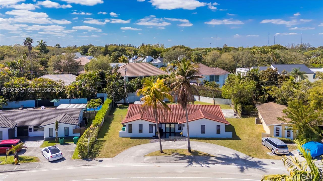 20220 Highland Lakes Blvd, Miami, FL 33179 Photo