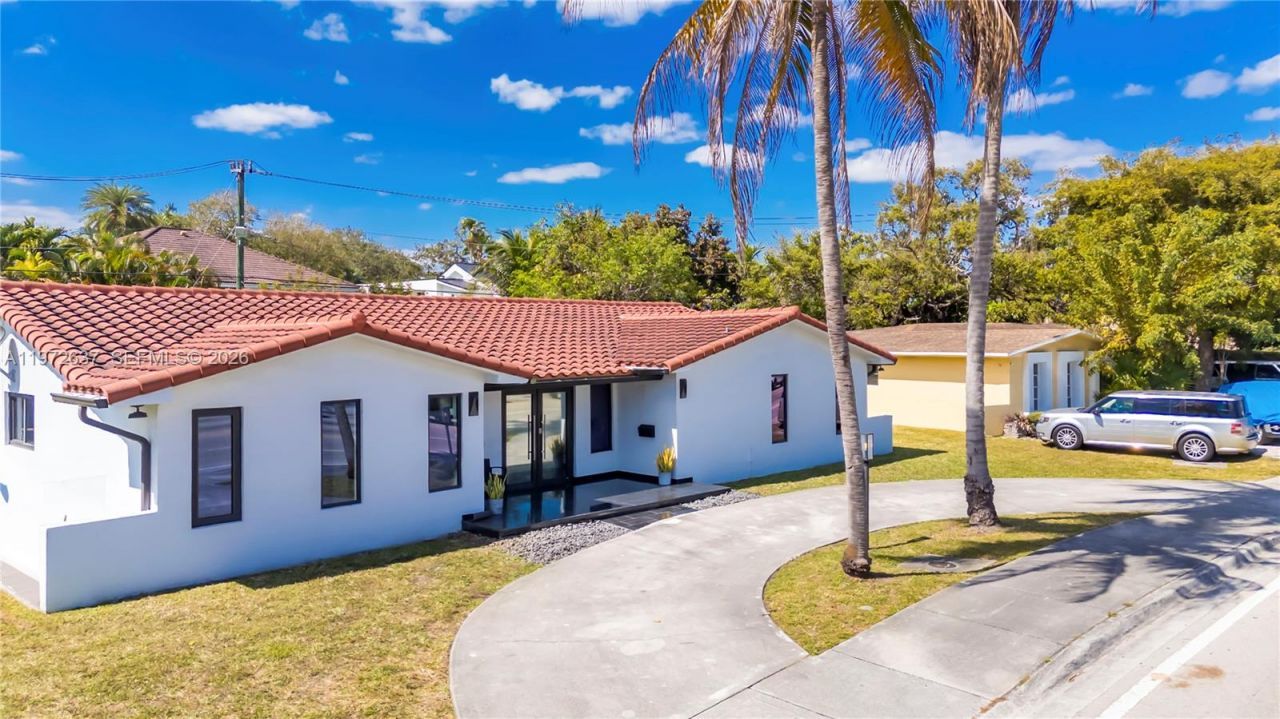 20220 Highland Lakes Blvd, Miami, FL 33179 Photo