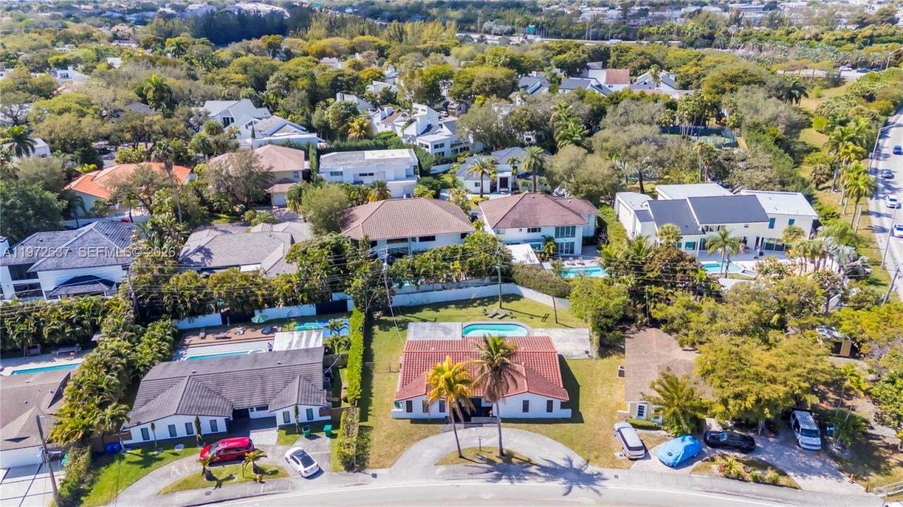 20220 Highland Lakes Blvd, Miami, FL 33179 Photo