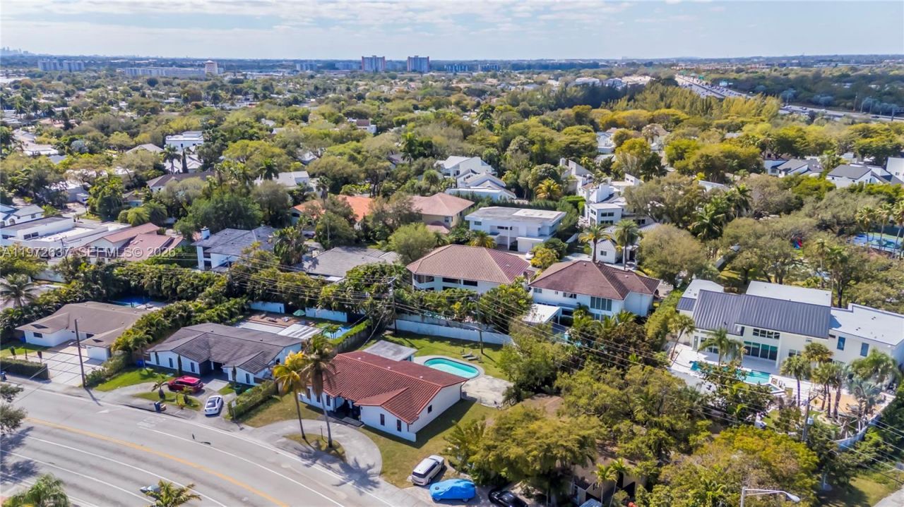 20220 Highland Lakes Blvd, Miami, FL 33179 Photo