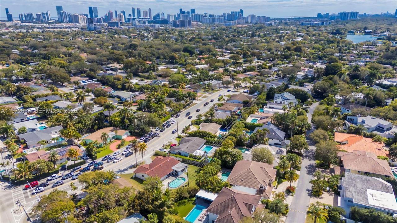 20220 Highland Lakes Blvd, Miami, FL 33179 Photo