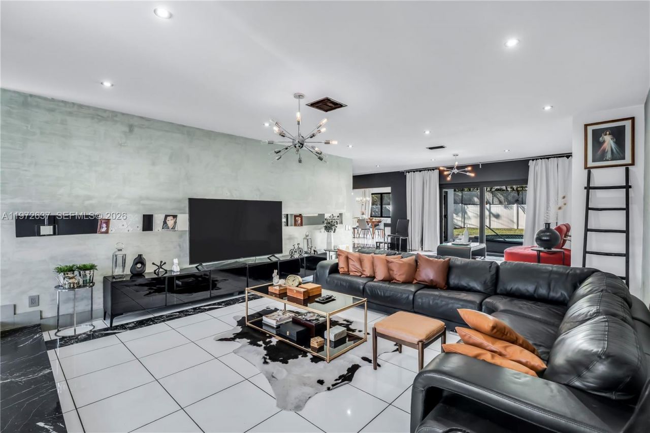 20220 Highland Lakes Blvd, Miami, FL 33179 Photo