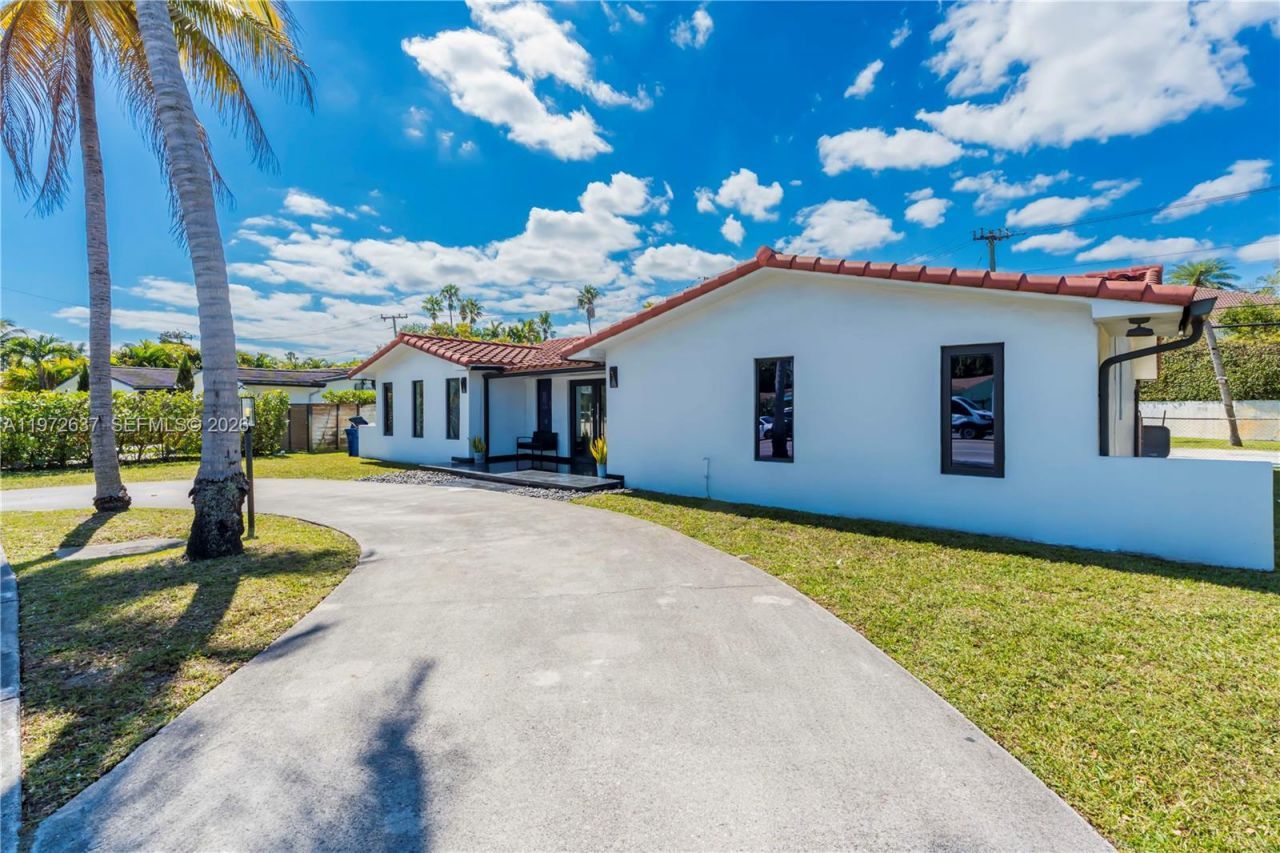 20220 Highland Lakes Blvd, Miami, FL 33179 Photo