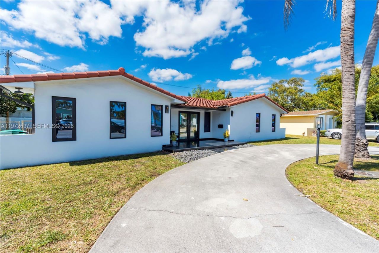 20220 Highland Lakes Blvd, Miami, FL 33179 Photo