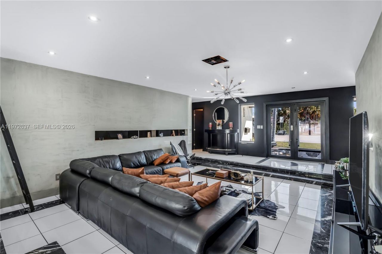 20220 Highland Lakes Blvd, Miami, FL 33179 Photo