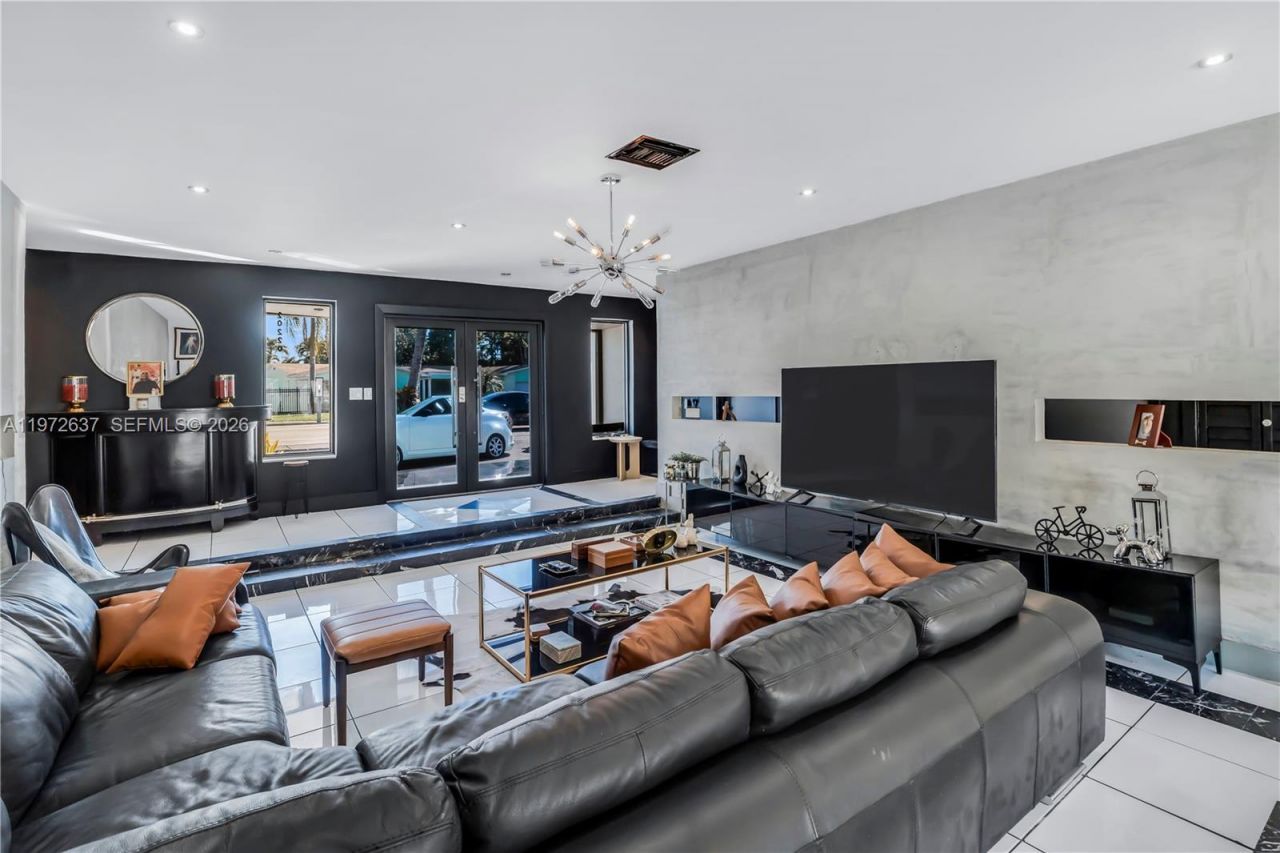 20220 Highland Lakes Blvd, Miami, FL 33179 Photo