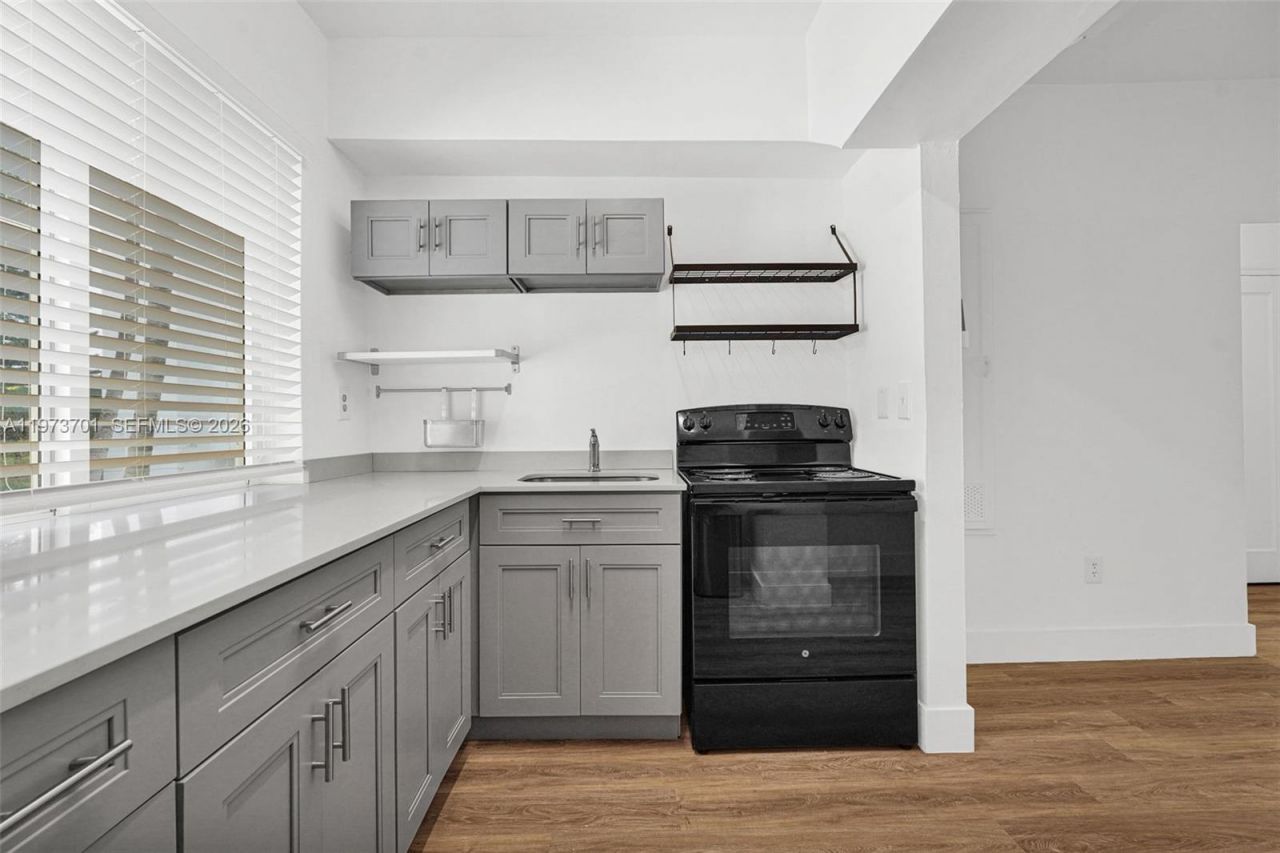 319 80th St , Unit 8, Miami Beach, FL 33141 Photo