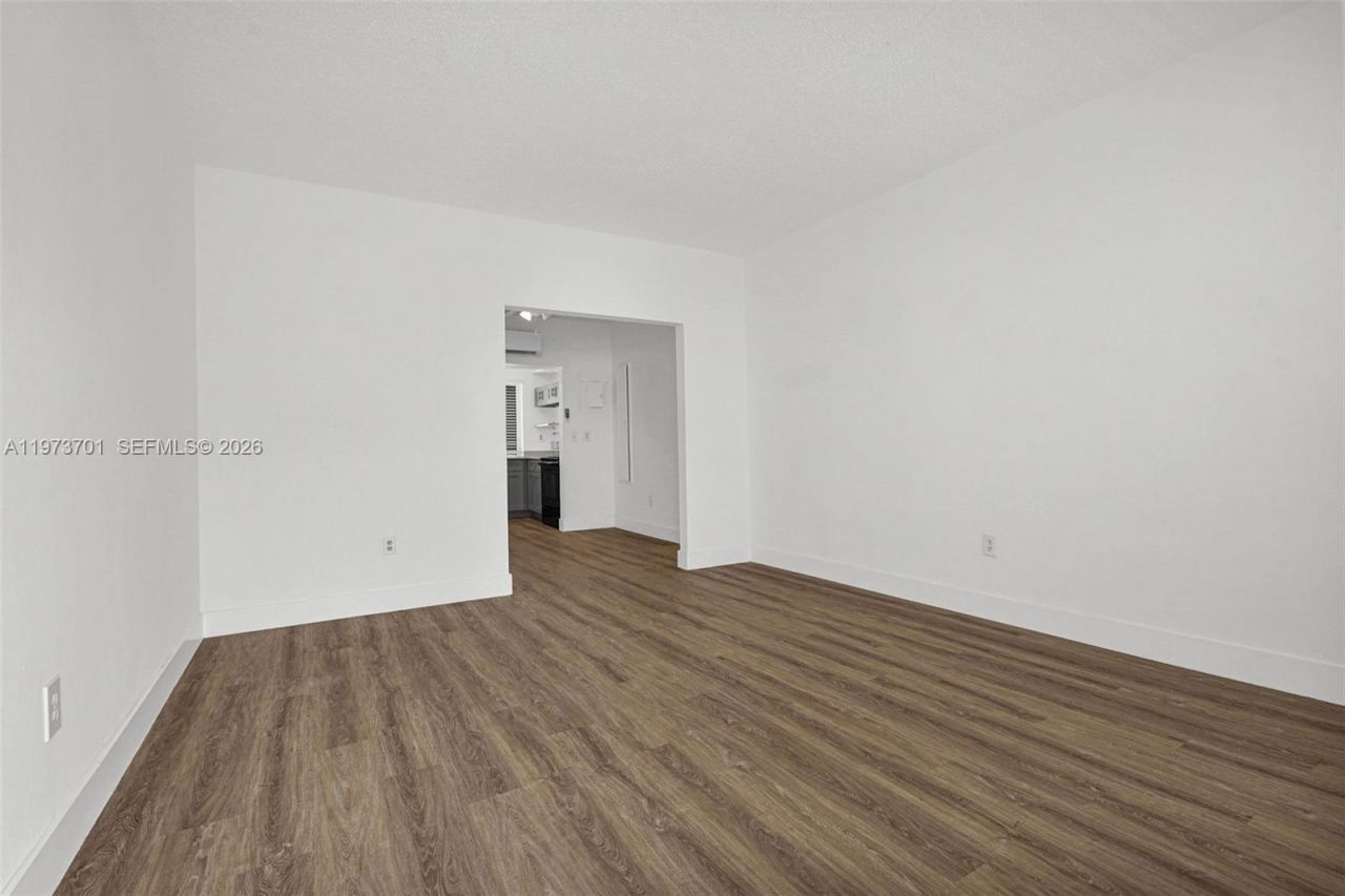 319 80th St , Unit 8, Miami Beach, FL 33141 Photo